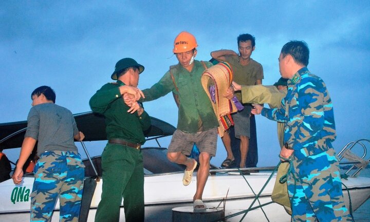 Chủ quan trước lũ dữ, 131 công nhân suýt thiệt mạng ở Hội An