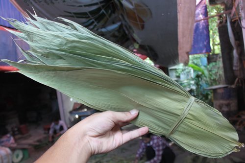 Kiếm tiền tỷ nhờ nghề... nhặt lá tre