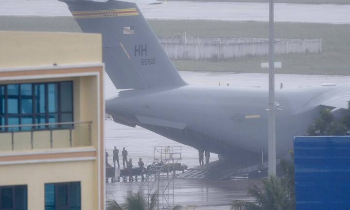 Máy bay vận tải chở hàng hoá đoàn Tổng thống Trump đến Đà Nẵng