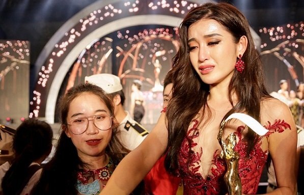 Hoa hậu Giáng My: 'Nhiều fan của Huyền My nhắn tin thô tục cho tôi'