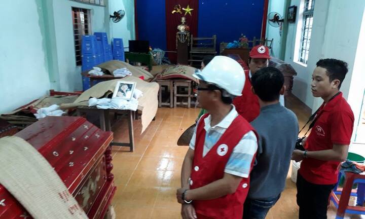 Xót xa cảnh người chết không nhà, nằm đắp chiếu tại trụ sở ủy ban thị trấn ở Quảng Nam