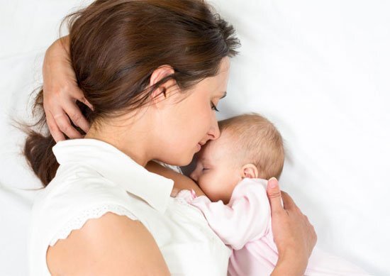 Nuôi con bằng sữa mẹ: Giảm một nửa nguy cơ đột tử ở trẻ sơ sinh