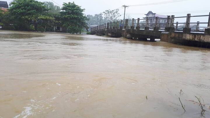 Nguy cơ lũ chồng lũ, Huế tiếp tục sơ tán dân