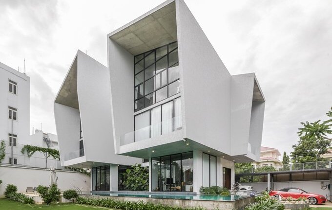 Ngôi nhà thiết kế độc đáo như rạp hát ở Sài Gòn được báo Mỹ khen nức lời