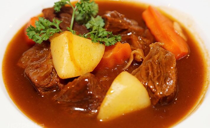 Cách nấu thịt bò sốt vang thơm lừng nhâm nhi ngày trở gió