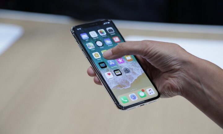 Trong 5 ngày mở bán iPhone X, cửa hàng Apple xách tay thu lãi cả trăm triệu đồng
