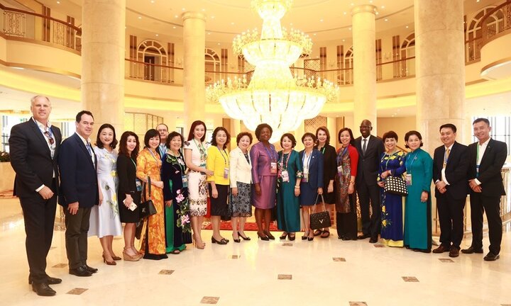 Chủ tịch Tập đoàn BRG tiếp thân mật lãnh đạo Ngân hàng Thế giới bên lề APEC 2017