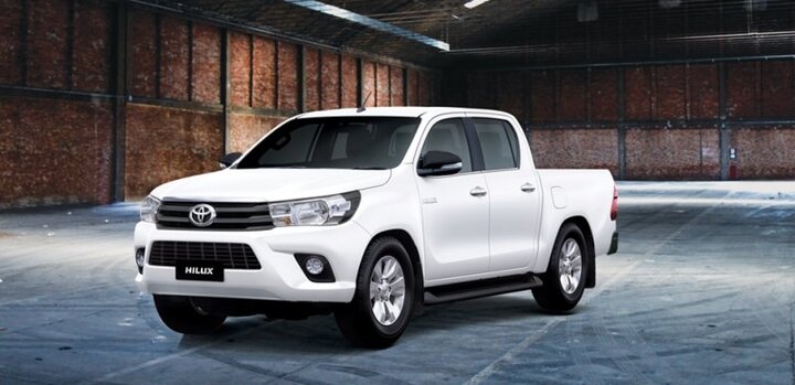 Mẫu bán tải có doanh số thấp bậc nhất thị trường - Toyota Hilux 2018 ra mắt, giá từ 631 triệu đồng