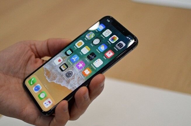 'Mổ xẻ' iPhone X, giá trị thật chỉ... 8,5 triệu đồng