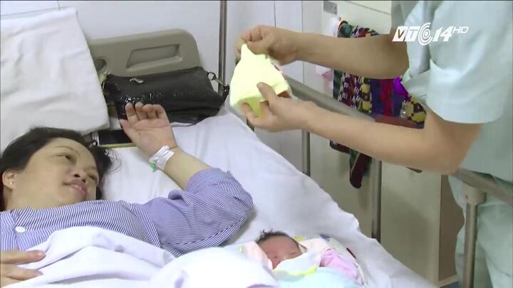 Bà bầu 42 tuổi phải nằm bất động trên giường 9 tháng để giữ con