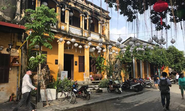 Ảnh: Hội An 'hồi sinh' sau lũ, chuẩn bị đón các phu nhân, phu quân lãnh đạo APEC