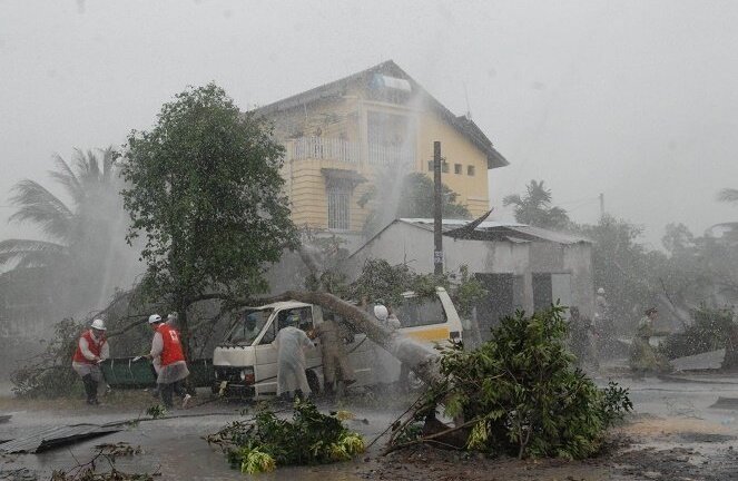 Dự báo thời tiết hôm nay 10/11: Bão số 13 giật cấp 10 đổ bộ Biển Đông