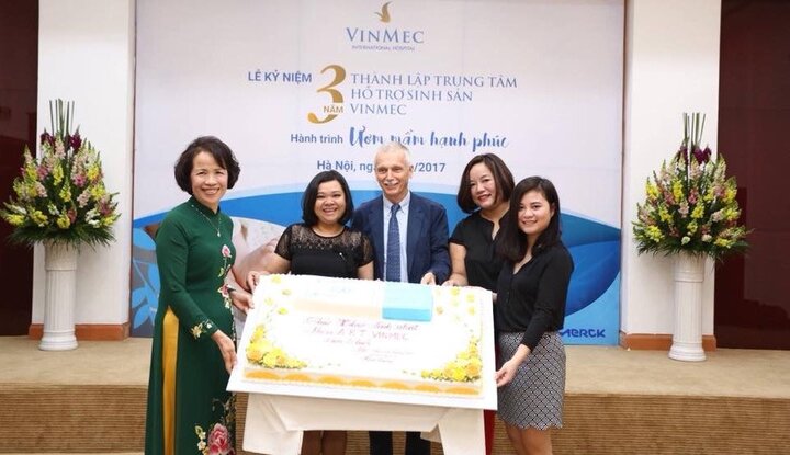 Hơn 300 em bé ra đời từ thụ tinh ống nghiệm thành công tại Vinmec