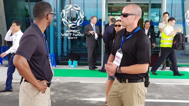 Mật vụ Mỹ 'phục' sẵn tại sân bay chờ Tổng thống Trump tới