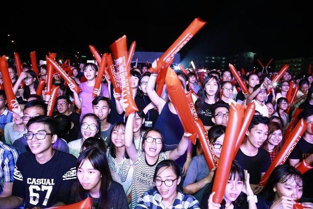 'Cháy' hết mình trong đêm nhạc tại Đại học Quốc gia TP.HCM cùng với Isaac, Soobin Hoàng Sơn