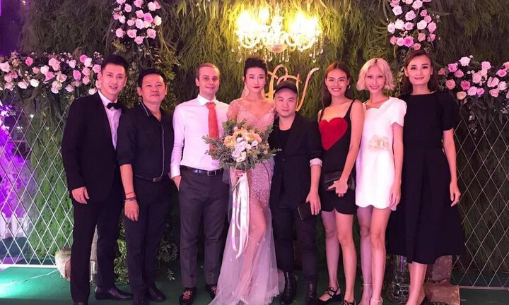 Top Model Kha Mỹ Vân xinh đẹp trong đám cưới với chồng Tây