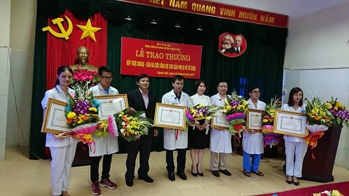 Bộ trưởng Y tế khen kíp bác sỹ tuyến huyện cứu sản phụ vỡ tử cung