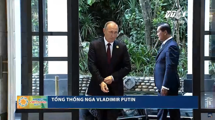Video: Tổng thống Putin điềm tĩnh khoác áo vest bước vào Hội nghị quan trọng nhất APEC