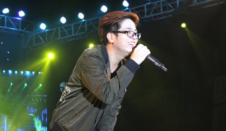 Bùi Anh Tuấn ‘quẩy’ cực sung trong đêm chung kết sinh viên ĐH Y thanh lịch