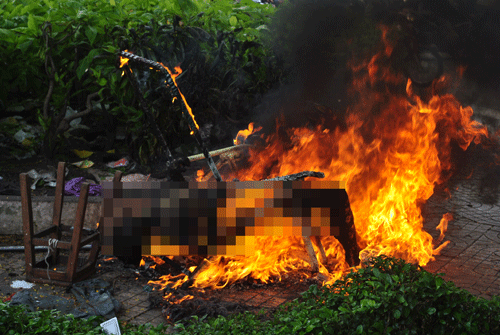 Nghi vấn người đàn ông tẩm xăng tự thiêu trong đêm