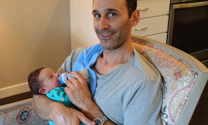 Người đàn ông đầu tiên quyết định thụ tinh nhân tạo để trở thành ông bố độc thân