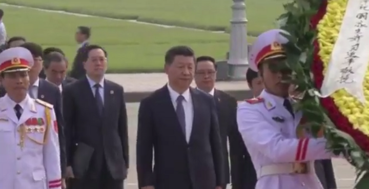 Chủ tịch Trung Quốc Tập Cận Bình viếng lăng Chủ tịch Hồ Chí Minh