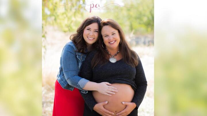 Hy hữu: Mẹ U50 mang thai hộ con gái 2 lần liên tiếp