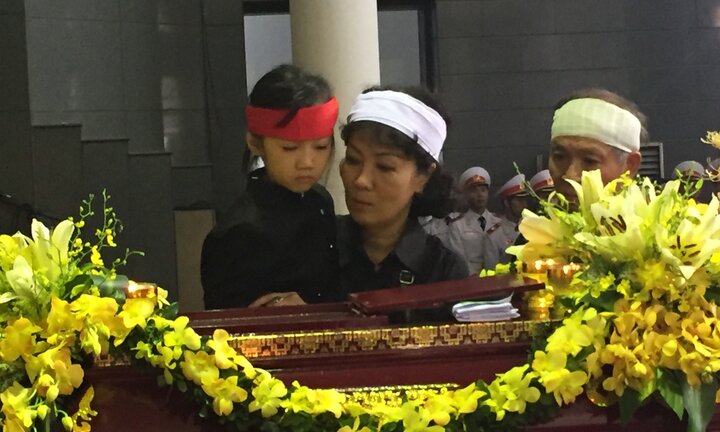 Xúc động phút tiễn biệt cụ bà hiến hơn 5.000 lượng vàng cho Nhà nước