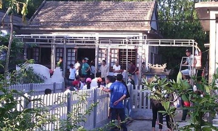 Nam thanh niên độc thân mua 10 lít xăng rồi tự thiêu trong vườn nhà