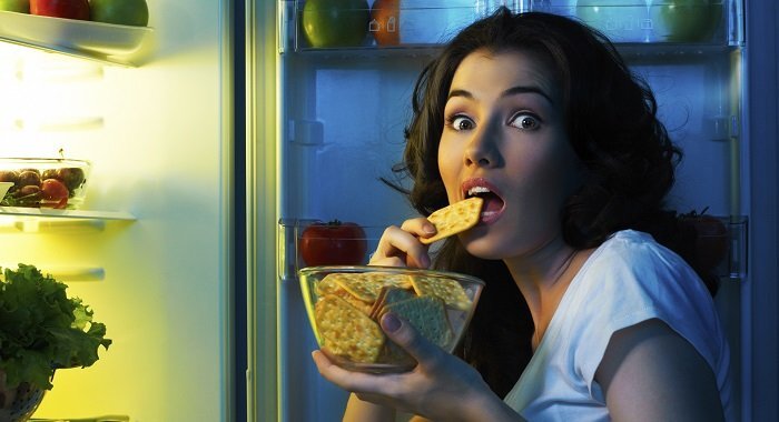 Sốc: Thức khuya + ăn đêm = ???