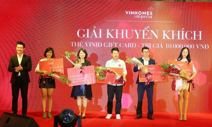 Lộ diện chủ nhân sở hữu bộ đôi 'nhà sang - xe như ý' từ Vinhomes Imperia