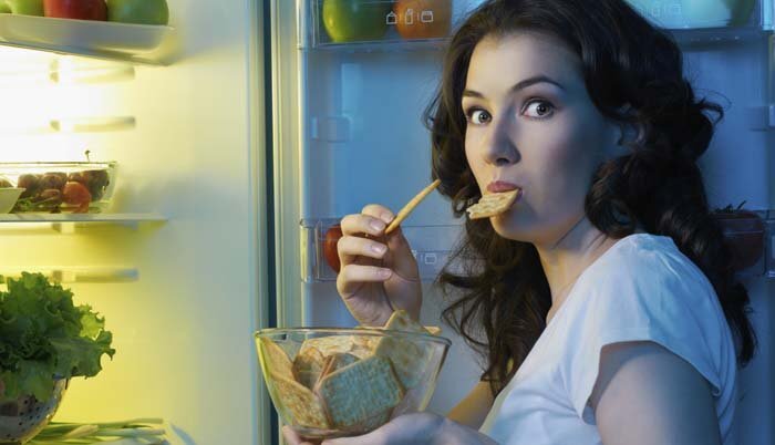 Cảnh báo: Ăn đêm có thể dẫn tới đột quỵ