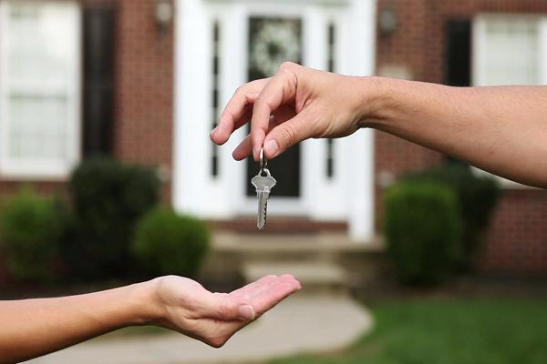 Bất chấp tất cả để đầu tư mua nhà: Nên hay không?