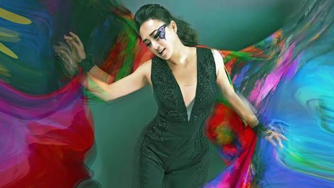 Khánh Linh - kén lột thành 'ngài'