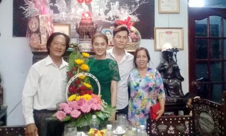Lâm Chí Khanh và bạn trai kém 8 tuổi rạng rỡ trong ngày dạm ngõ