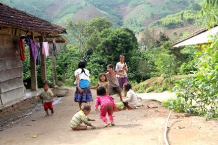 Video: Thăm 'làng siêu đẻ' ở Tây Nguyên