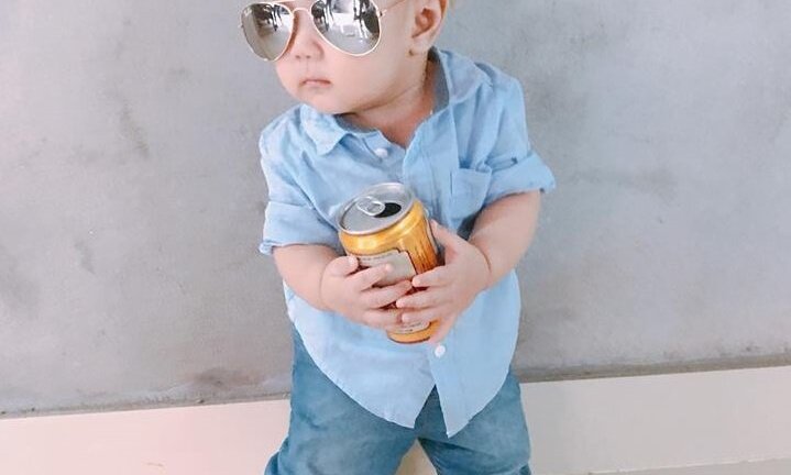 Hưng Yên: Kỳ lạ em bé mới 4 tháng tuổi đã đứng vững như người lớn