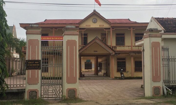Vợ và con Phó chủ tịch xã 'lạc' vào danh sách hộ nghèo