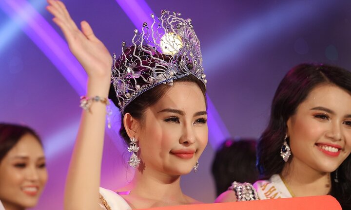 'Hoa hậu Đại dương nên trả lại vương miện, rút lui trong danh dự'