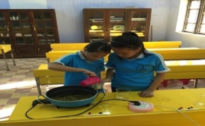 Học sinh cấp 2 ở Huế điều chế 'thần dược' trị sâu răng bằng lá bàng non