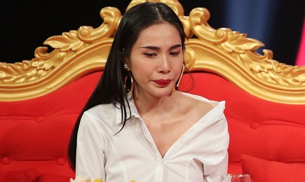 Thủy Tiên bị người thân tung ảnh nóng, tiết lộ mối tình với Ưng Hoàng Phúc