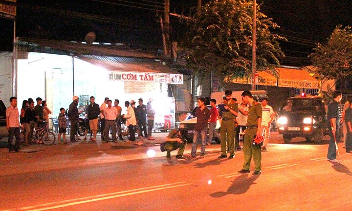 Nam thanh niên bị nhóm côn đồ đâm chết ngay trước cổng bệnh viện