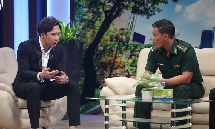 Trần Bình Phục, người thầy áo xanh miệt mài 8 năm dạy chữ cho trẻ em đảo xa