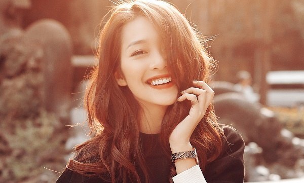 Ngắm Khả Ngân xinh đẹp rạng rỡ trong loạt ảnh tuổi 20