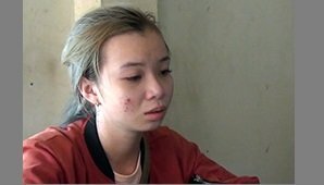 Camera tố cáo nữ học viên trộm tiền của bà chủ tiệm trang điểm