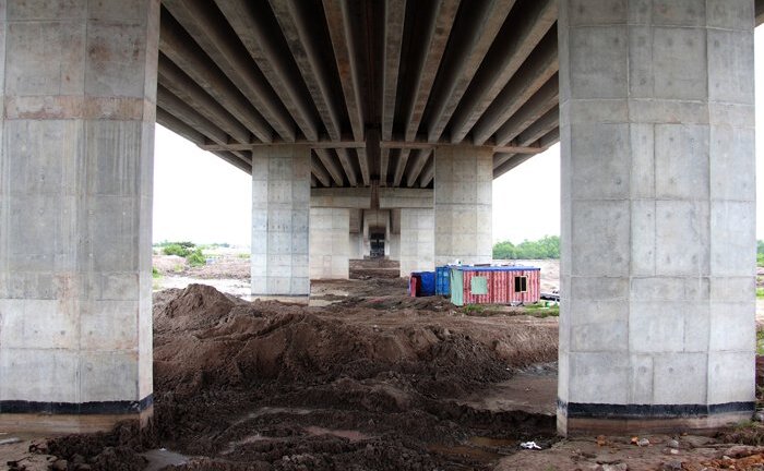 Sau nhà hàng, bãi tập kết cát lại 'mọc' dưới gầm cầu cao tốc Hà Nội - Hải Phòng