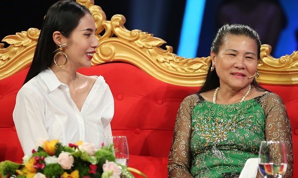Thủy Tiên kể chuyện bị xâm hại, mẹ Công Vinh phản ứng ra sao?