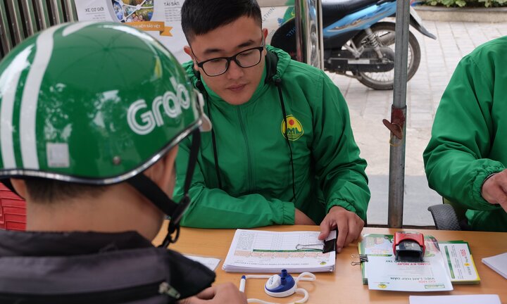 Video: Tài xế Grab, Uber đổ xô đầu quân cho Mai Linh Bike