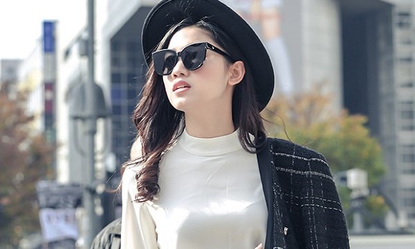 Á hậu Thanh Tú khoe chân dài quyến rũ giữa cái lạnh 14 độ C ở Nhật Bản