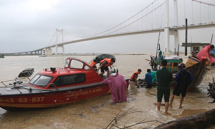 Bị người yêu chia tay, rủ 2 bạn cùng nhảy cầu tự tử: Tìm thấy thi thể một nạn nhân